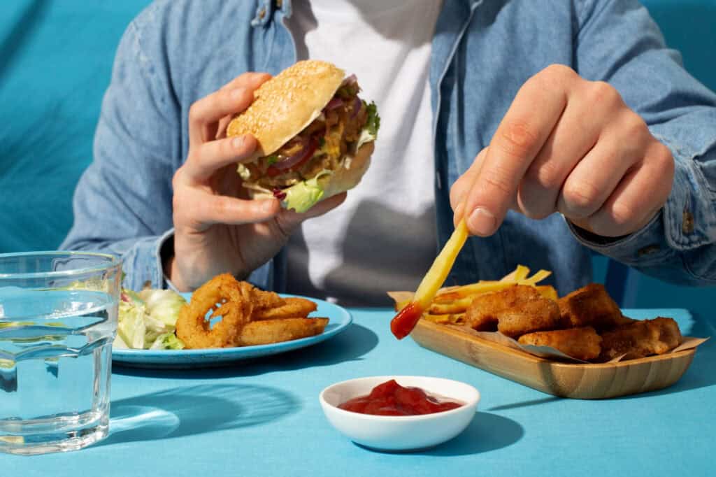 Sering Makan Instan Ini Bahaya Tersembunyi Makanan Ultra Proses untuk Tubuh dan Pikiran