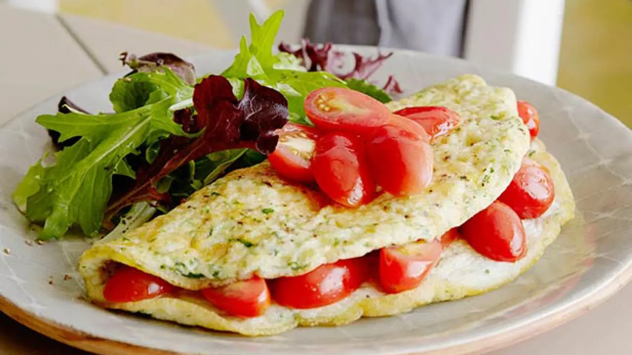 Kombinasi Omelete Putih Telur dengan Sayuran dan Oatmeal