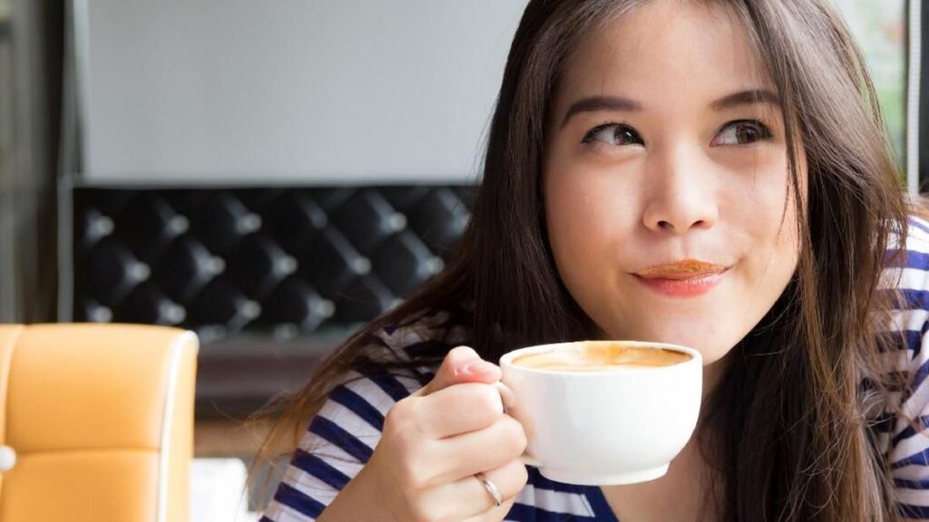 Rahasia Diet Tetap Lancar Meski Sambil Ngemil dan Ngopi?