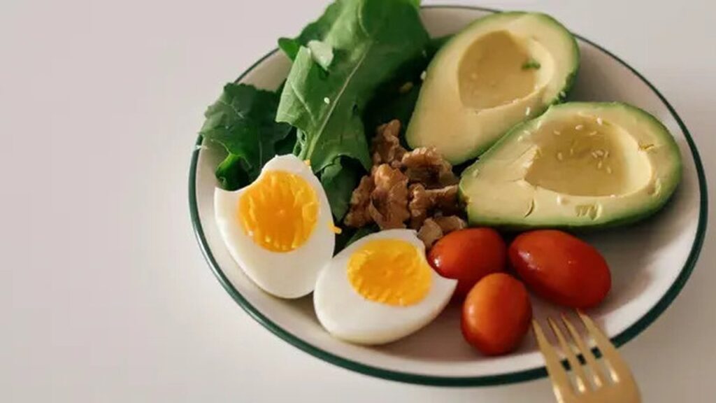 Rahasia Diet Tetap Lancar Meski Sambil Ngemil dan Ngopi?