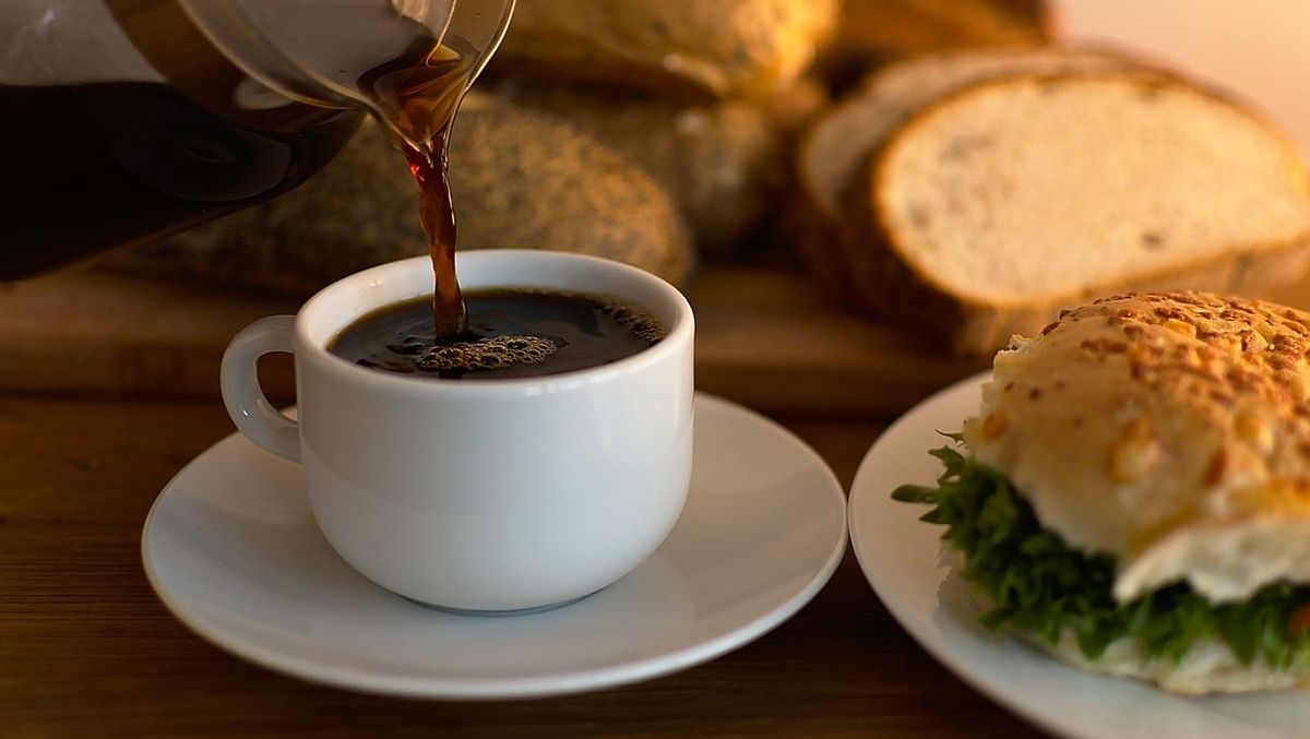 Rahasia Diet Tetap Lancar Meski Sambil Ngemil dan Ngopi