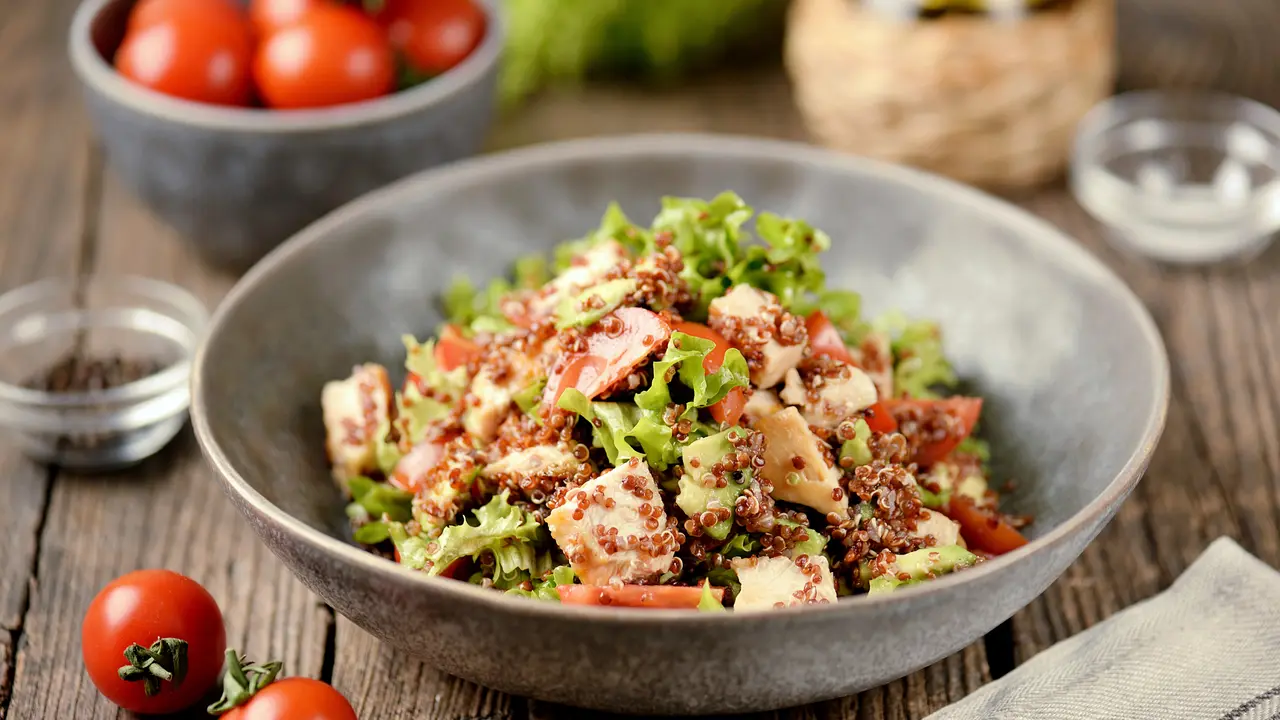 Diet Makin Mudah! Salad Quinoa Alpukat dan Edamame Jadi Menu Super Sehat Favorit