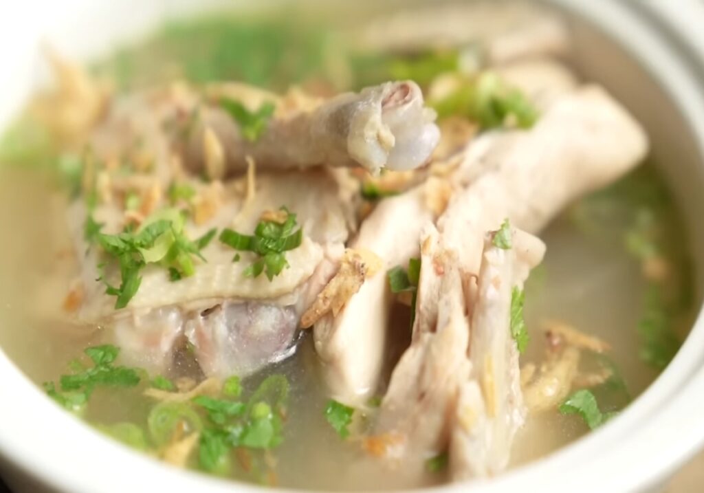 Lagi Kurang Fit? Sop Ayam Hangat Ini Bisa Jadi Penyelamat