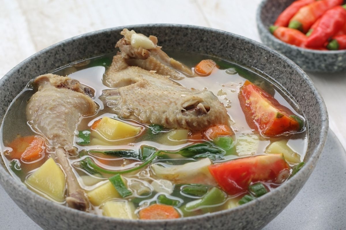 Lagi Kurang Fit? Sop Ayam Hangat Ini Bisa Jadi Penyelamat