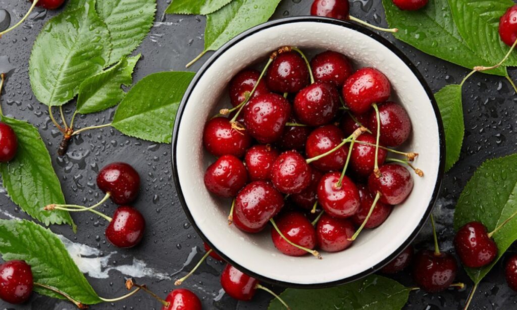 Rahasia Sehat! 5 Buah Penurun Asam Urat yang Sering Diremehkan Banyak Orang