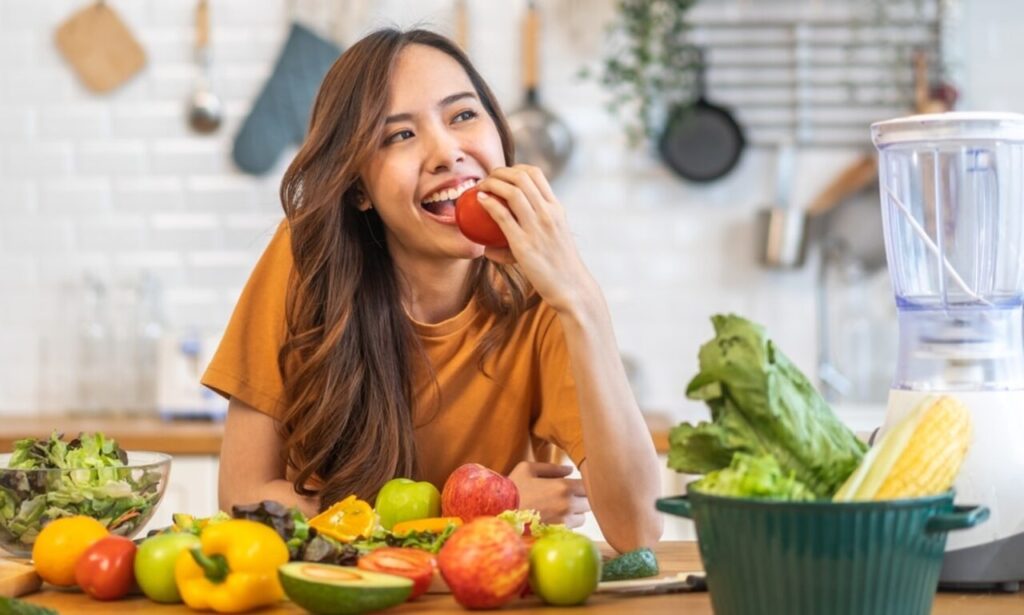 Tren “Eating Your Skincare” Viral, Benarkah Makanan Bisa Bikin Kulit Glowing dari Dalam?
