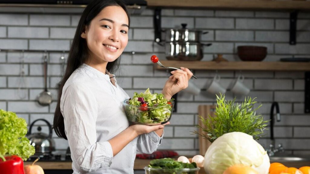 Tren “Eating Your Skincare” Viral, Benarkah Makanan Bisa Bikin Kulit Glowing dari Dalam?