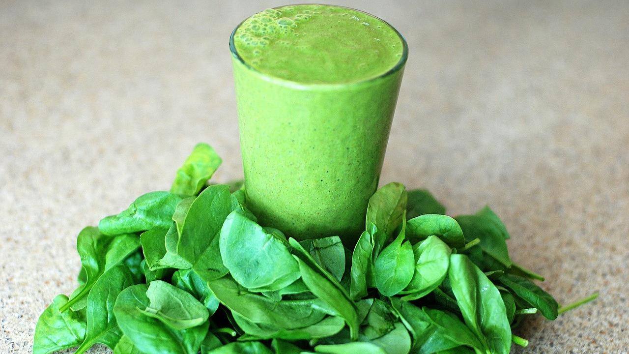 Smoothie Bayam, Cara Paling Sehat Konsumsi Sayur Hijau yang Bikin Tubuh Segar
