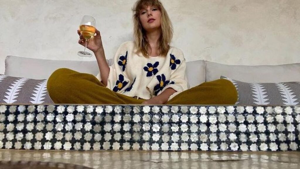 Rahasia Tubuh Bugar Taylor Swift Terungkap! Ternyata Ada Jus Buah yang Selalu Diminum Setiap Pagi